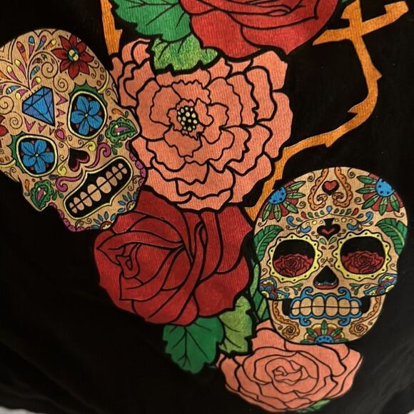Dali Museum Skull & Roses Black Crew Cotton Tee - Picture 9 of 9